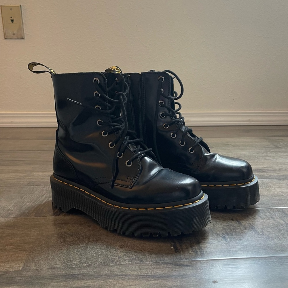 Platform Doc Marten boots
